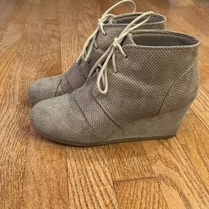 Women’s shoes size 9